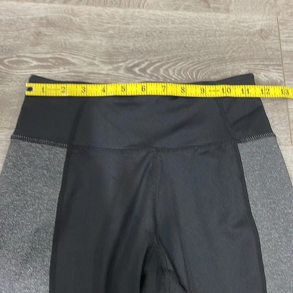 NWOT Betsey Johnson Performance Black, Charcoal and Gold Color Block leggings XS - Picture 11 of 15